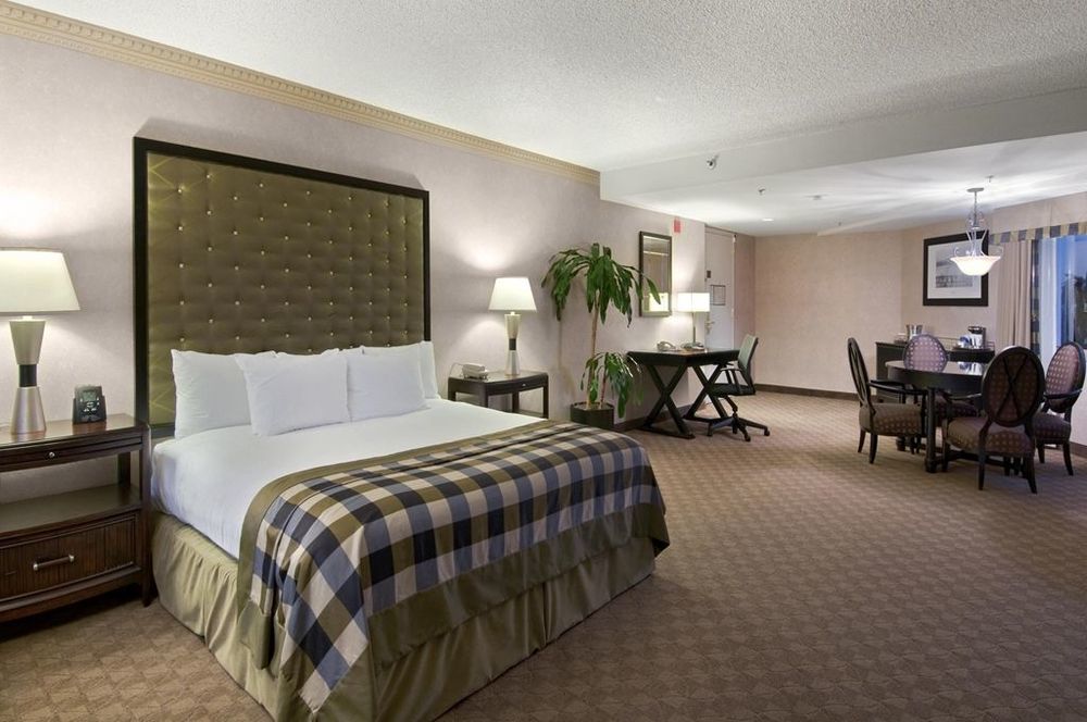 Hilton Long Beach Hotel Room photo